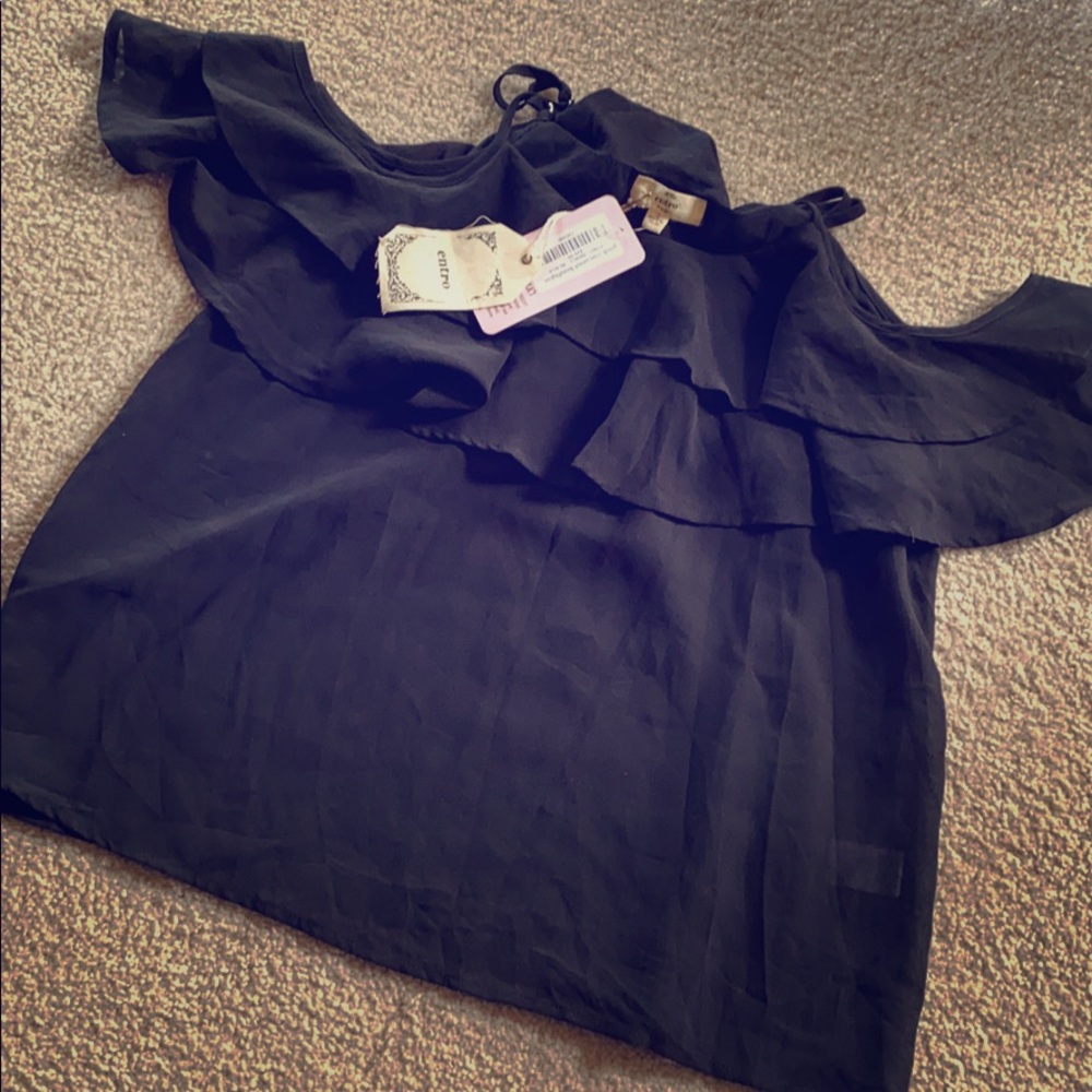 entro Cold Shoulder Top